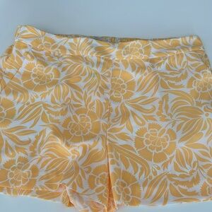 Loft Yellow Floral Pull on Shorts Size Large.
